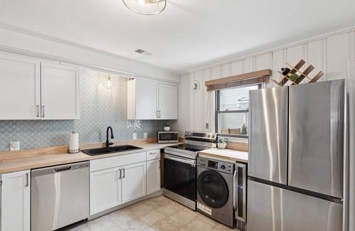 Waterford Cabaña | Lakefront Beach Cottage on Private All Sports Elizabeth Lake.