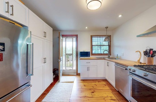 Dashwood Cabaña | LAKEFRONT Beach House - Private Beach