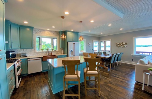 Buffalo Cabina | Lakefront + Beach + Sauna + Paddleboards + Canoe