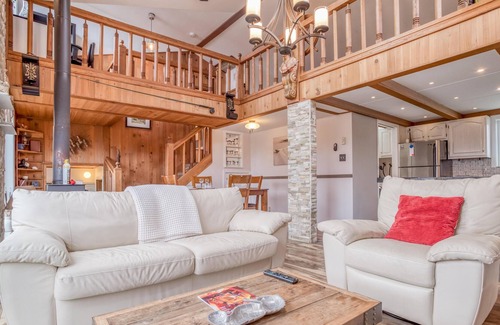 Rockaway Beach Casa | Lakefront Beachhouse