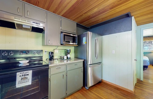Grapeview Casa | Lakefront beauty with private dock, kayak, pedal boat & fantastic water view