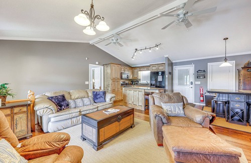 Blairsville Casa | Lakefront Blairsville House w/ Game Room & Hot Tub