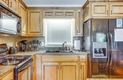 Blairsville Casa | Lakefront Blairsville House w/ Game Room & Hot Tub