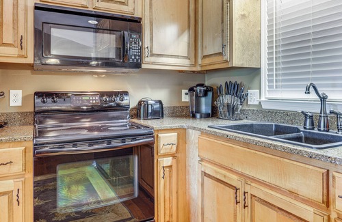 Blairsville Casa | Lakefront Blairsville House w/ Game Room & Hot Tub