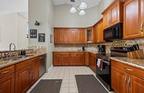 Greenview Shores Casa | Lakefront Bliss in Wellington
