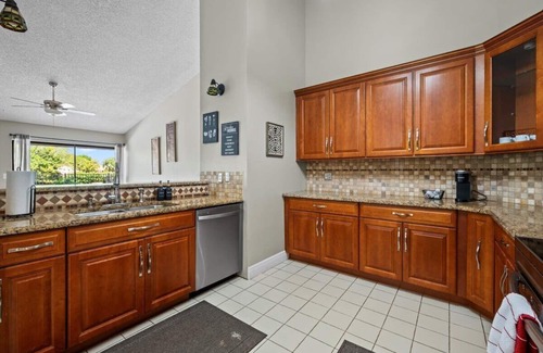 Greenview Shores Casa | Lakefront Bliss in Wellington