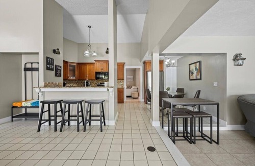Greenview Shores Casa | Lakefront Bliss in Wellington
