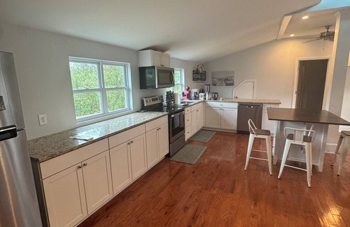 Ashland City Casa | Lakefront Boat Dock Cottage