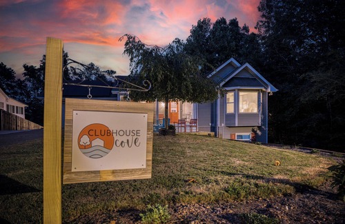 Gainesville Casa | Lakefront, Boat Dock, Game Room, Backyard Oasis