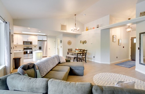 West Hills Casa | Lakefront Bremerton Vacation Rental w/ Hot Tub!