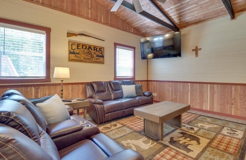 Oakland Casa | Lakefront Bull Shoals Cabin Rental Pets Welcome!