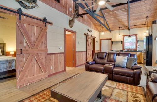 Oakland Casa | Lakefront Bull Shoals Cabin Rental Pets Welcome!