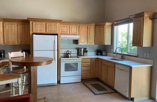 Eatonville Casa | Lakefront Bungalow! 35 Miles To Mt Rainier!