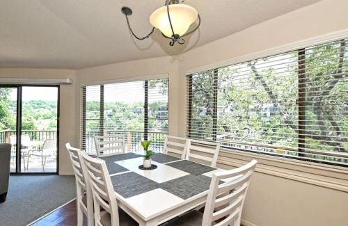 Lakeway Casa | Lakefront Bungalow - Community Poolhot Tub #6