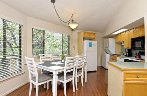 Lakeway Casa | Lakefront Bungalow - Community Poolhot Tub #6