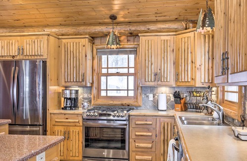 Northwoods Beach Cabina | ¡NUEVO! Cabaña junto al lago: 11 millas a Dtwn tiendas y restaurantes!