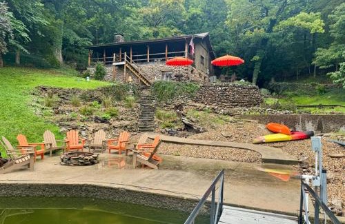 Camdenton Casa | Lakefront Cabin-4bd3badockhottubfirepitkayaks