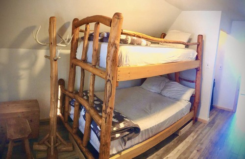 Atlanta Casa | Lakefront cabin getaway near Lewiston