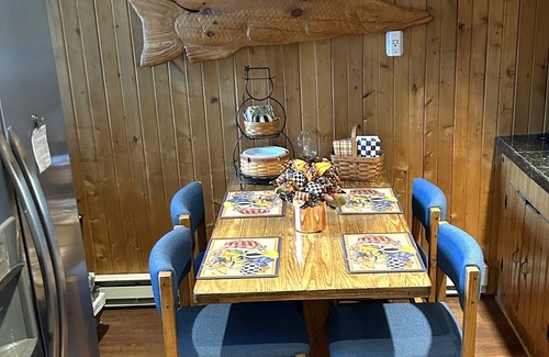 Penelacres Cabina | OWLS NEST, Cozy Cabin, Premiere Lake Waterfront, muelle privado, wHotTub & Linens