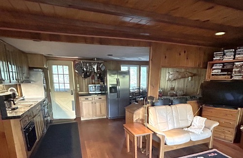 Penelacres Cabina | OWLS NEST, Cozy Cabin, Premiere Lake Waterfront, muelle privado, wHotTub & Linens