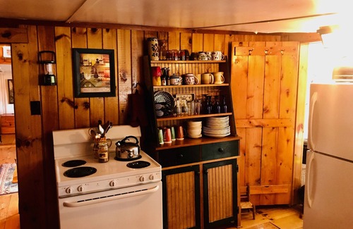 Windsor Cabina | Lakefront Cabin in Beautiful, Quiet Location