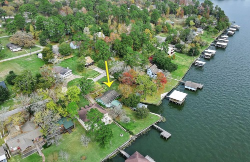Pointblank Casa | Lakefront Cabin in The Trees-Lake Livingston, TX