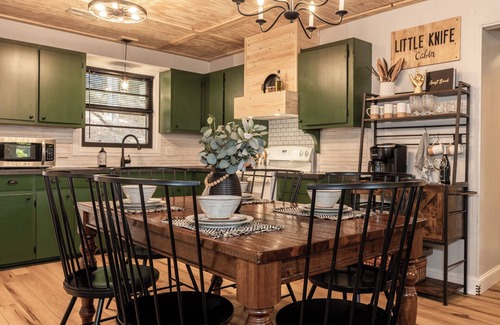 Deep Gap Cabina | Lakefront Cabin in the High Country. Pet Friendly! Kid Friendly!