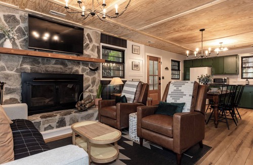 Deep Gap Cabina | Lakefront Cabin in the High Country. Pet Friendly! Kid Friendly!