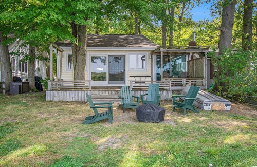 Scotts Cabaña | Lakefront Cabin - Kayaks, Grill, Firepit - Casita Linda