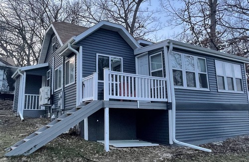 Edgerton Cabaña | Lakefront Cabin: Many options for entertainment or relaxation