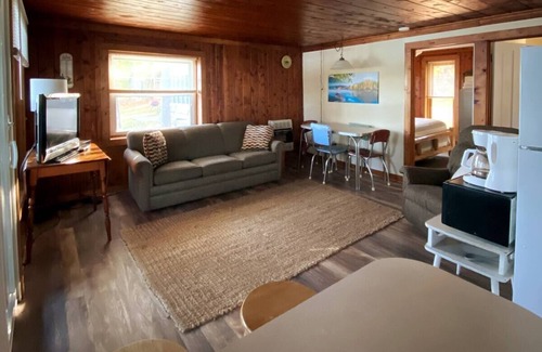 Bellaire Cabina | Lakefront Cabin - Northaire Resort Cabin 2