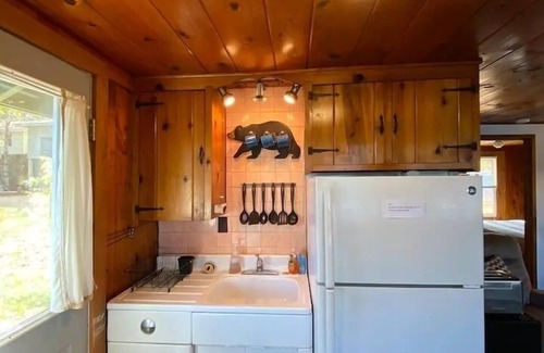 Alden Cabina | Lakefront Cabin - Northaire Resort Cabin 3