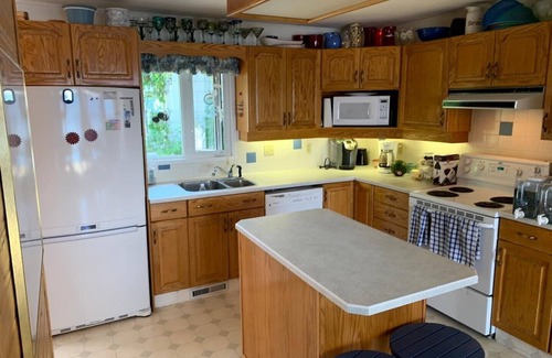Parkland County Cabina | Lakefront cabin on beautiful Lake Isle.