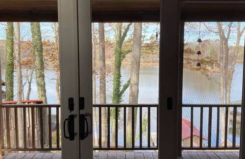 Roxboro Casa | Lakefront Cabin on Hyco Lake