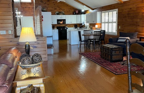 Six Mile Cabina | Lakefront Cabin on Keowee with Private Dock