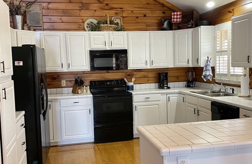 Six Mile Cabina | Lakefront Cabin on Keowee with Private Dock