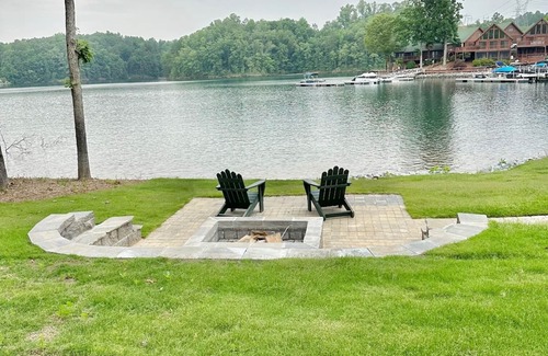 Six Mile Cabina | Lakefront Cabin on Keowee with Private Dock