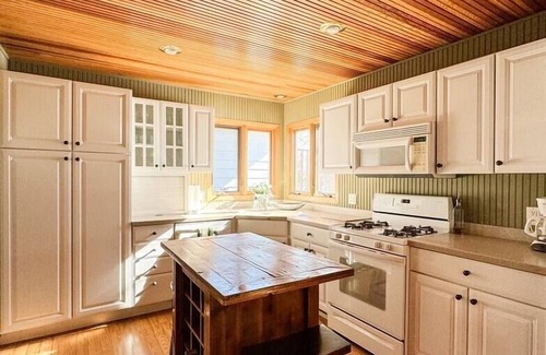 Hayward Cabina | Lakefront Cabin on LCO - The Sunset Escape
