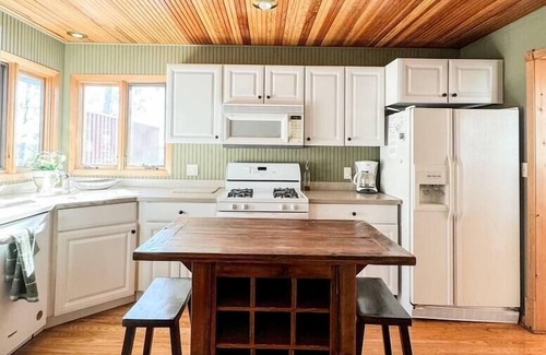 Hayward Cabina | Lakefront Cabin on LCO - The Sunset Escape