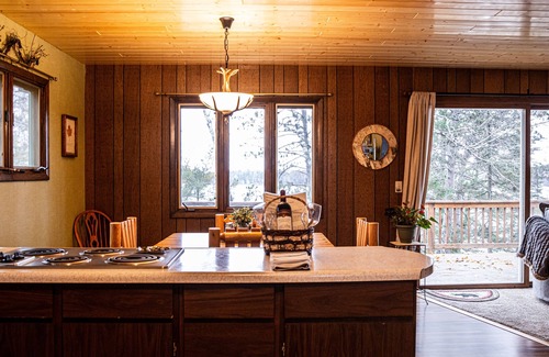 Fifty Lakes Cabina | Hermosa vista del acantilado del lago Mitchell
