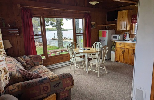 Trout Lake Cabina | Lakefront Cabin Rental Resort -Cabin 1-Fish, Sightseeing, & Ride Trails