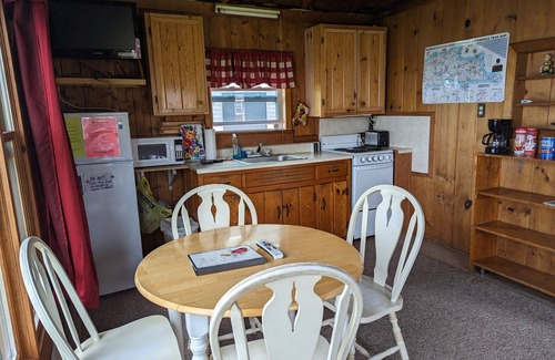 Trout Lake Cabina | Lakefront Cabin Rental Resort -Cabin 1-Fish, Sightseeing, & Ride Trails