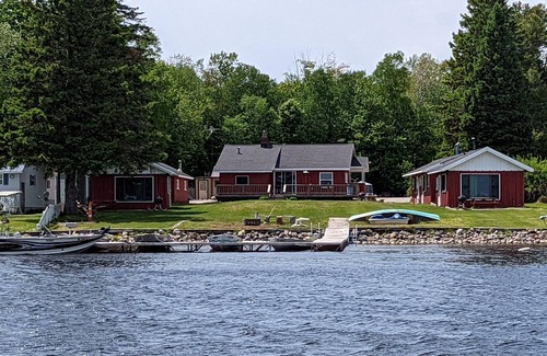Trout Lake Cabina | Lakefront Cabin Rental Resort -Cabin 1-Fish, Sightseeing, & Ride Trails