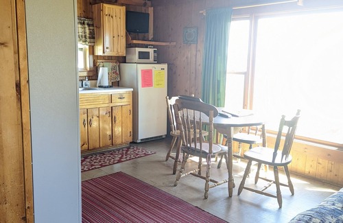 Trout Lake Cabina | Lakefront Cabin Rental Resort-Fish, Sightseeing, & Ride Trails