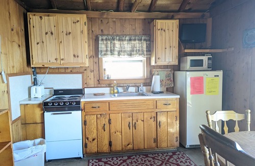 Trout Lake Cabina | Lakefront Cabin Rental Resort-Fish, Sightseeing, & Ride Trails