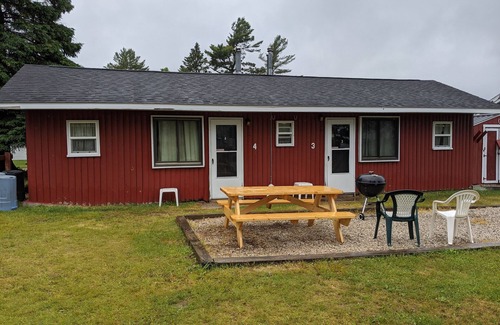Trout Lake Cabina | Lakefront Cabin Rental Resort- Cabin 3- Fish, Sightseeing & Ride Trails