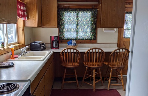Trout Lake Cabina | Lakefront Cabin Rental Resort- Fish, Sightseeing & Ride Trails