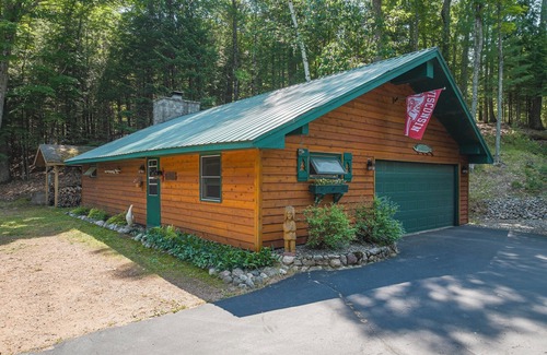 Minocqua Complejo | Lakefront Cabin Resort – 11 Bedrooms, 4 Cabins, Sleeps 25 – Lake Tomahawk, WI