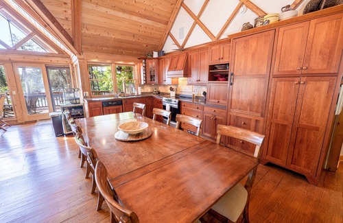 Fair Play Casa | Lakefront Cabin Retreat. Private Setting. Sleeps 20. Boat Rental