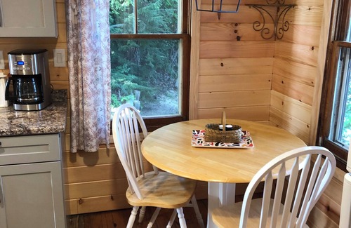 South China Cabina | Lakefront Cabin